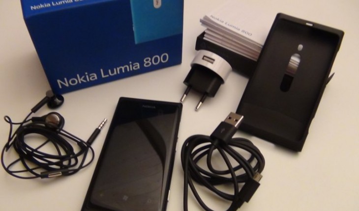 Nokia Lumia 800, il video unboxing di oissela