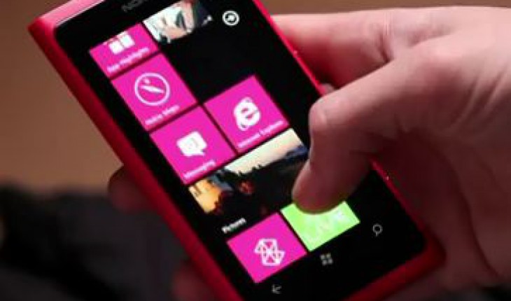 Ecco com’è nato il Nokia Lumia 800 (video)