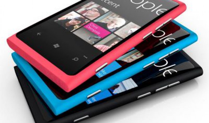 Nokia Lumia 800, in arrivo un nuovo aggiornamento per migliorare fotocamera e altoparlante