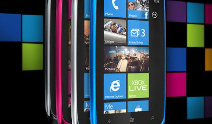 [MWC 2012] Nokia Lumia 610, hands on video by Nokia