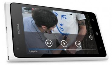 Nokia mostra accidentalmente il Lumia 900 in versione bianca