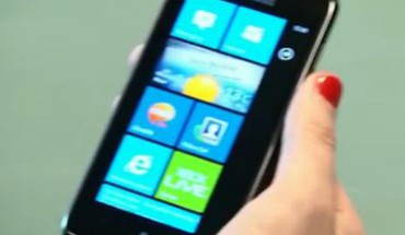 Samsung Omnia M, breve video review by phones4u