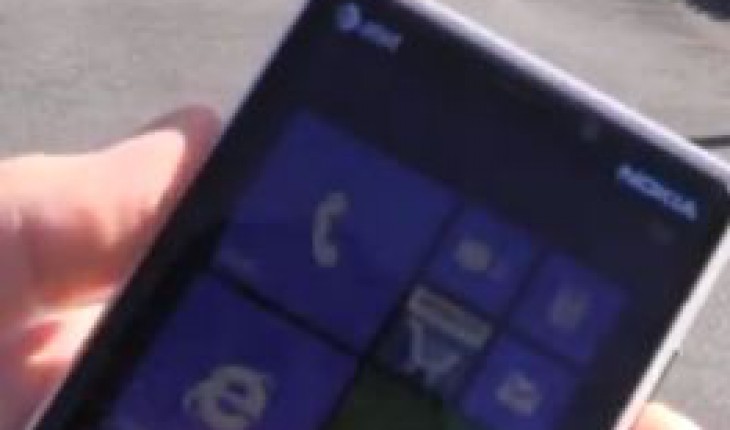 Nokia Lumia 920, test di resistenza alle cadute (video)