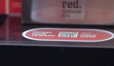 Ricarica wireless per Lumia 820 e 920, un video mostra il processo di produzione e l’installazione in un Red Espresso Bar di Mosca