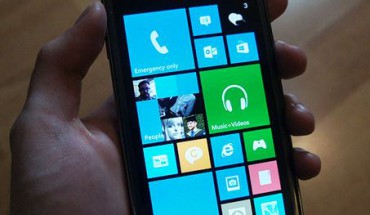 Samsung ATIV S, video unboxing e confronto con Nokia Lumia 920