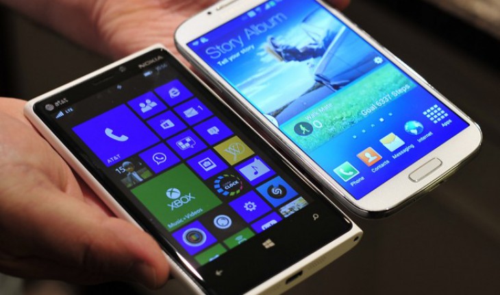 Il Nokia Lumia 920 sfida il Samsung Galaxy S4, eccoli a confronto in un video