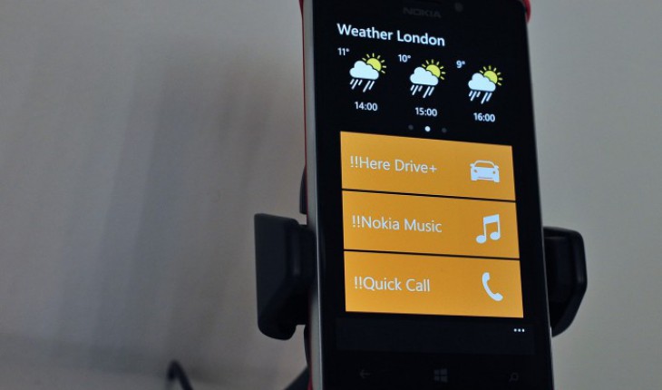 Nokia presenta un’applicazione dedicata alla guida abbinata al supporto wireless per la ricarica in auto