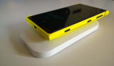 Nokia DC-50, la nostra video recensione del nuovo caricabatteria wireless portatile