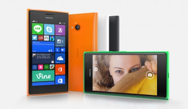 Nokia Lumia 735, specifiche tecniche, foto e video ufficiali