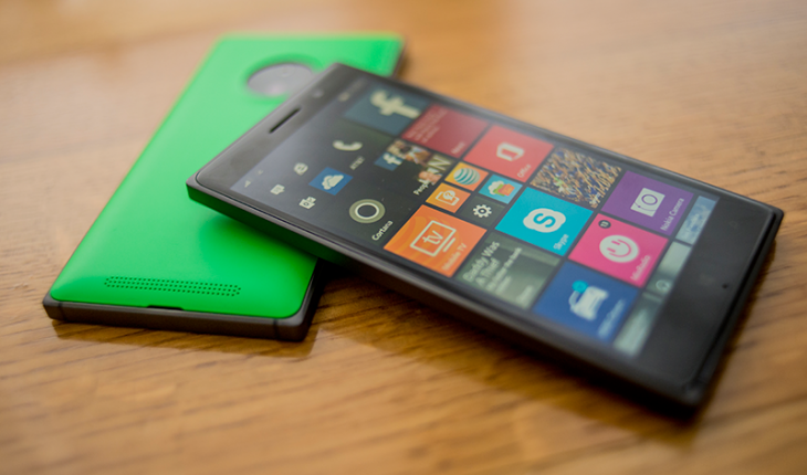 Lumia 830 con cornice scura