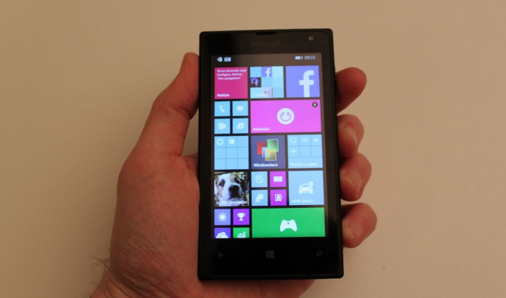 Microsoft Lumia 435, caratteristiche e impressioni nella nostra video recensione