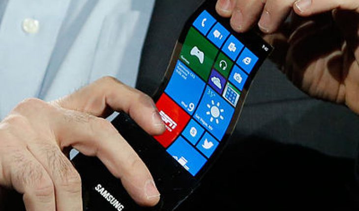 Rumor: Samsung presenterà i primi smartphone con display pieghevole al MWC 2017